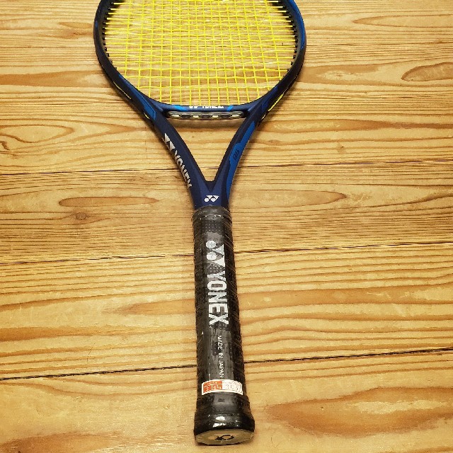 YONEX(ヨネックス)のニューモデル　EZONE98　グリップ２　ほぼ未使用品 スポーツ/アウトドアのテニス(ラケット)の商品写真