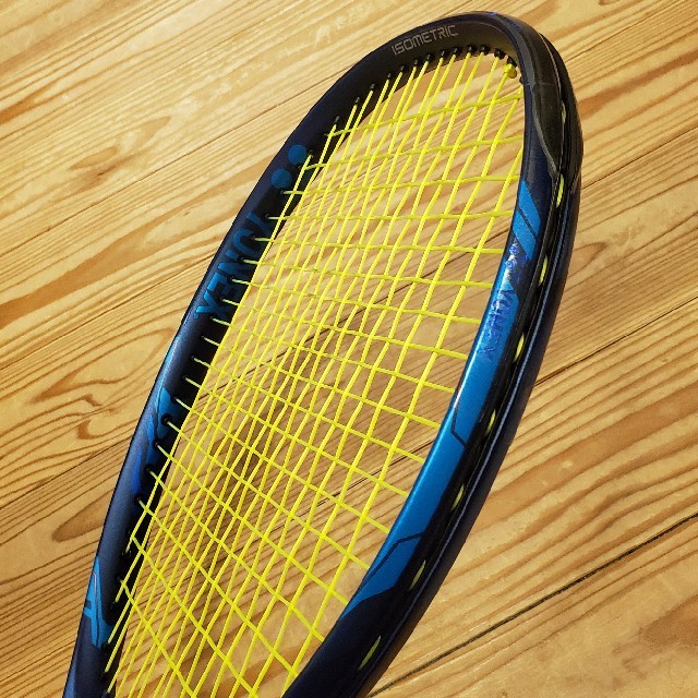 YONEX(ヨネックス)のニューモデル　EZONE98　グリップ２　ほぼ未使用品 スポーツ/アウトドアのテニス(ラケット)の商品写真