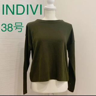 インディヴィ(INDIVI)のINDIVI 38号　カーキ色　ニットトップス(ニット/セーター)
