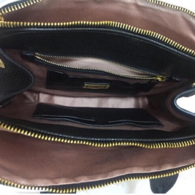 miumiu(ミュウミュウ)の今週まで値下げ！miumiu ミュウミュウ レザーハンドバッグ スポーティ レディースのバッグ(トートバッグ)の商品写真