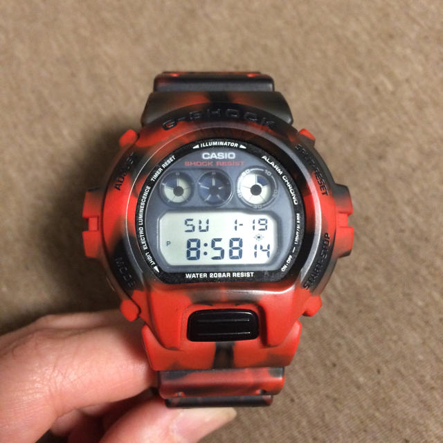 G-SHOCK(ジーショック)のG-SHOCK DW-6900MC RED/BLACK メンズの時計(腕時計(デジタル))の商品写真
