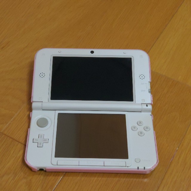 任天堂(ニンテンドウ)の値下げ　Nintendo 3DSLL ミントホワイト　カバー付き エンタメ/ホビーのゲームソフト/ゲーム機本体(携帯用ゲーム機本体)の商品写真