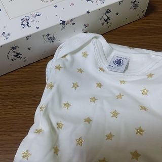 プチバトー(PETIT BATEAU)の新品未使用プチバトーpetitbateauロンパースファミリアfamiliar好(ロンパース)