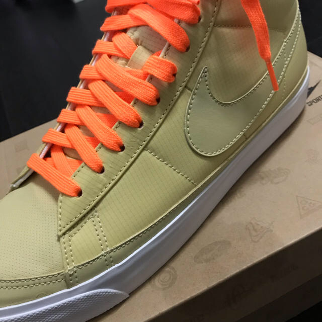 NIKE(ナイキ)の新品NIKE BLAZER MID ナイキ  ブレーザー   メンズの靴/シューズ(スニーカー)の商品写真