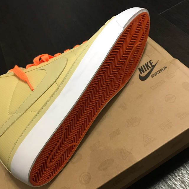 NIKE(ナイキ)の新品NIKE BLAZER MID ナイキ  ブレーザー   メンズの靴/シューズ(スニーカー)の商品写真