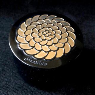 ゲラン(GUERLAIN)のGUERLAIN ゲラン メテリオットビーユ ペルル ドゥ ドラゴン(フェイスパウダー)