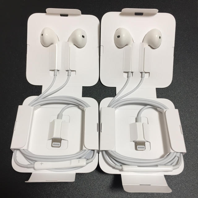 Apple(アップル)のイヤホン スマホ/家電/カメラのオーディオ機器(ヘッドフォン/イヤフォン)の商品写真