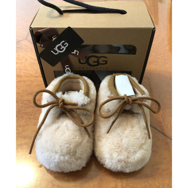 UGG(アグ)の☆新品　未使用　アグ　UGG ベビーシューズ キッズ/ベビー/マタニティのベビー靴/シューズ(~14cm)(ブーツ)の商品写真