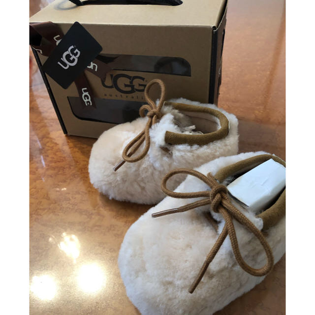 UGG(アグ)の☆新品　未使用　アグ　UGG ベビーシューズ キッズ/ベビー/マタニティのベビー靴/シューズ(~14cm)(ブーツ)の商品写真