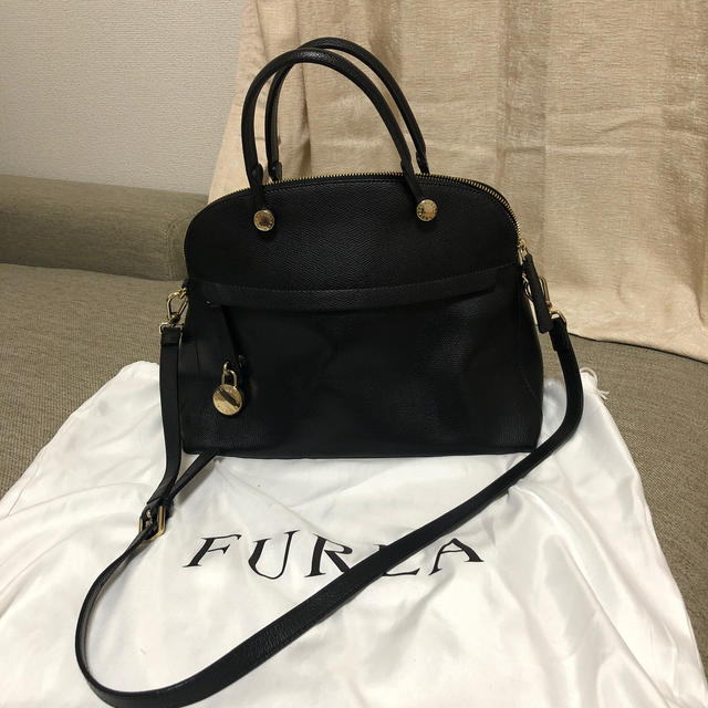 FURLA パイパーM ブラック