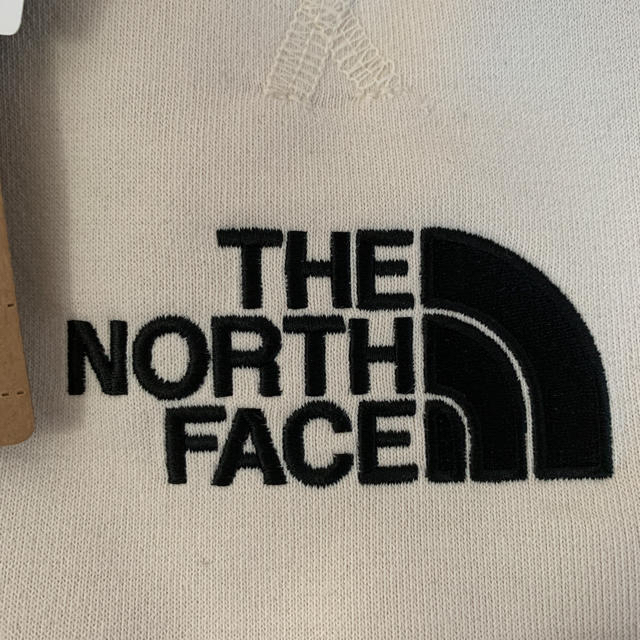 THE NORTH FACE(ザノースフェイス)の限定　ノースフェイス　トレーナー　スウェット　ホワイト　M メンズのトップス(スウェット)の商品写真