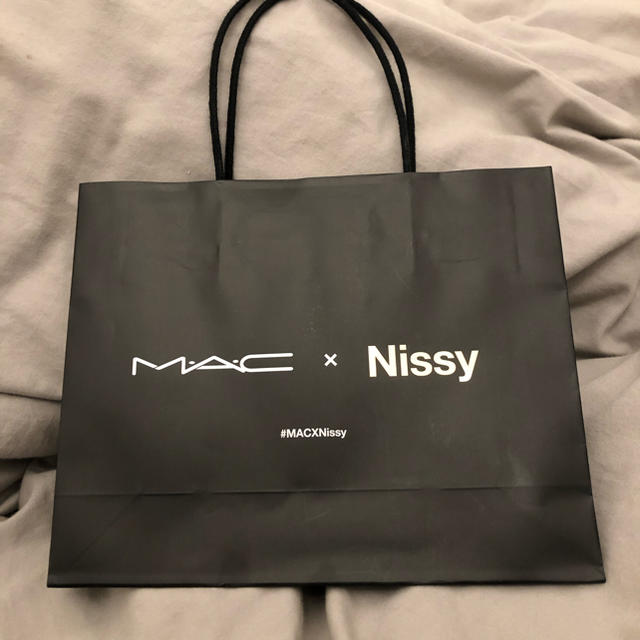 MAC(マック)の≪即日配達可能‼️≫ MAC NISSY コラボ紙袋 レディースのバッグ(ショップ袋)の商品写真