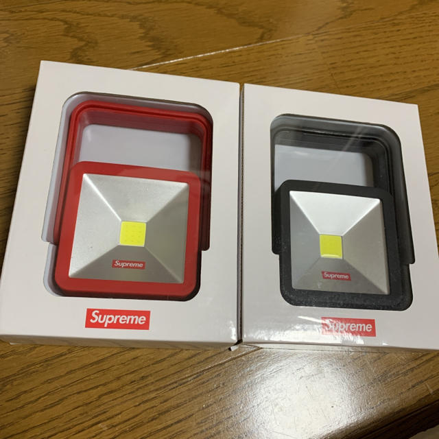 Supreme(シュプリーム)のsupreme Magnetic Kickstand Light  インテリア/住まい/日用品のライト/照明/LED(テーブルスタンド)の商品写真