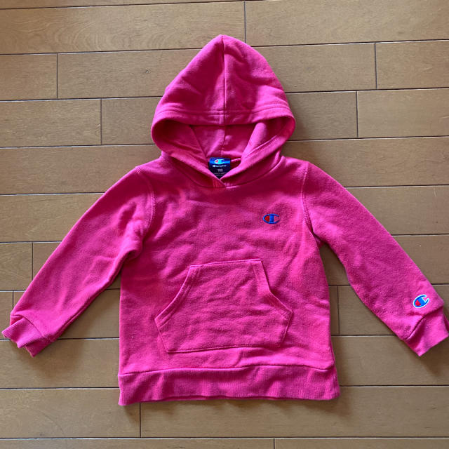 Champion(チャンピオン)の［専用］チャンピオンパーカー100 キッズ/ベビー/マタニティのキッズ服女の子用(90cm~)(Tシャツ/カットソー)の商品写真