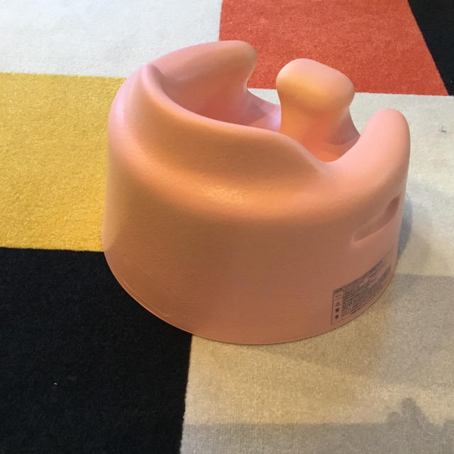 Bumbo(バンボ)のバンボ　ピンク キッズ/ベビー/マタニティのキッズ/ベビー/マタニティ その他(その他)の商品写真