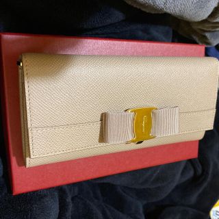 サルヴァトーレフェラガモ(Salvatore Ferragamo)の未使用.現行.フェラガモ.ヴァラリボン.長財布.伊勢丹購入.1/24まで出品(財布)