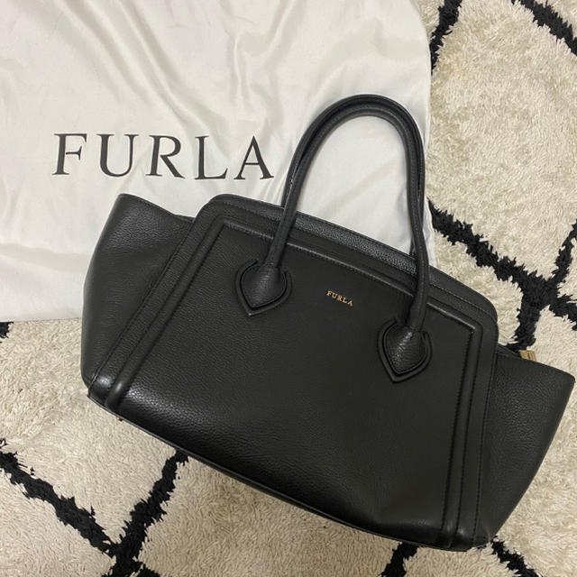 FURLA ハンドバッグ保存袋サイズ