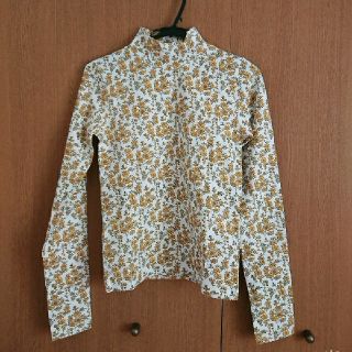 マウジー(moussy)の最終値下げmoussy 花柄トップス(カットソー(長袖/七分))