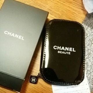 シャネル(CHANEL)の新品未使用シャネル化粧品ノベルティー　ケアーセット　黒エナメルポーチ入(ノベルティグッズ)