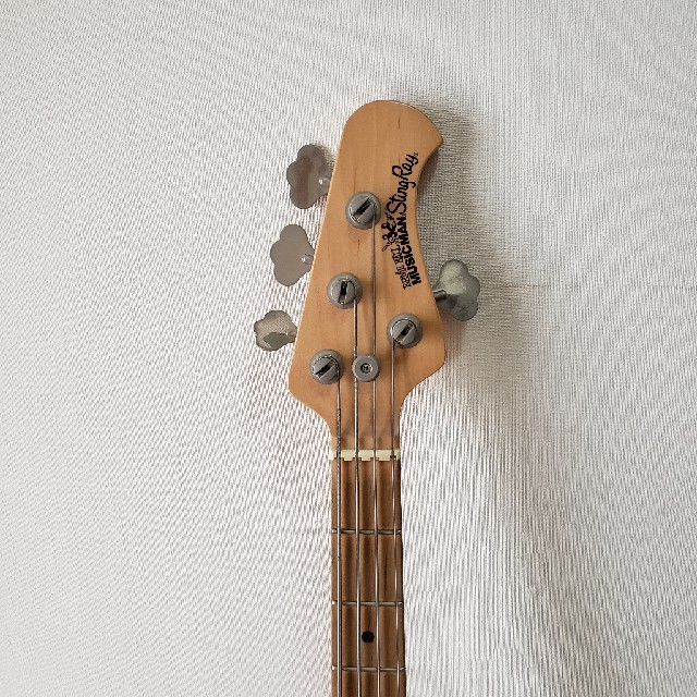 MUSIC MAN Sting Ray　ベース（ESPのストラップ　プレゼント）