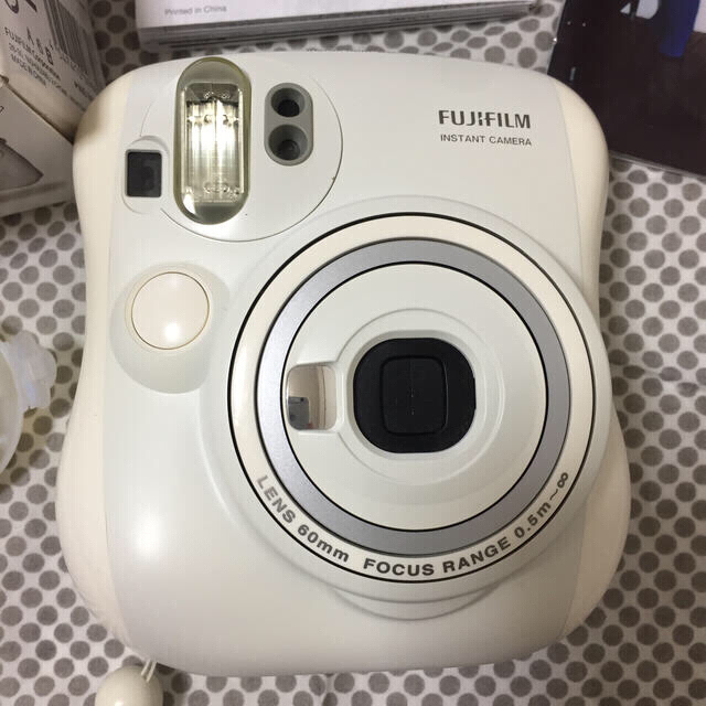 富士フイルム(フジフイルム)のチェキ　instax mini 25 ホワイト スマホ/家電/カメラのカメラ(フィルムカメラ)の商品写真