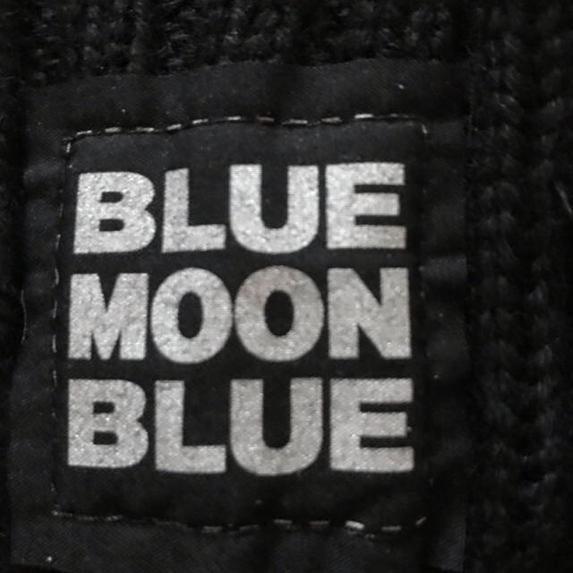 BLUE MOON BLUE(ブルームーンブルー)の【BLUE MOON BLUE】✩ ボンボン付き　ニット帽　ストリート系✩.* レディースの帽子(ニット帽/ビーニー)の商品写真