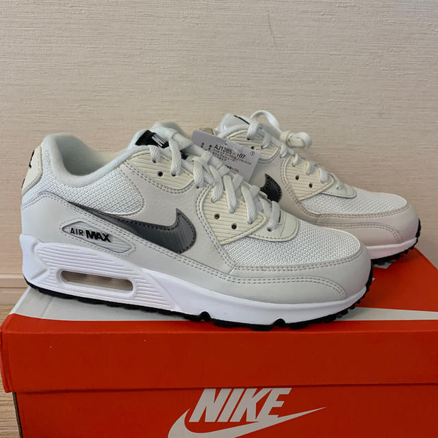 【新品未使用】NIKE AIR MAX 90スニーカー