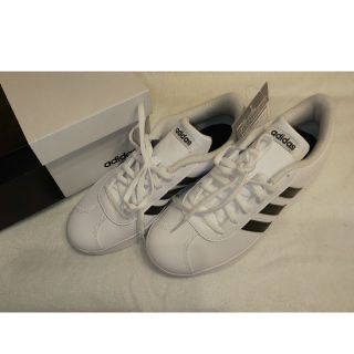 アディダス(adidas)のadidas レディーススニーカー 白 23.0【未使用品】(スニーカー)