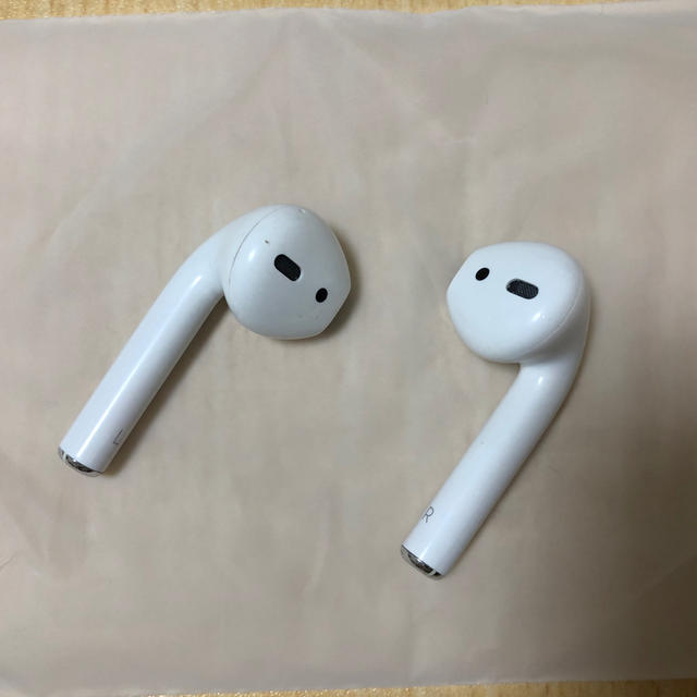 Apple(アップル)のAirPods スマホ/家電/カメラのオーディオ機器(ヘッドフォン/イヤフォン)の商品写真