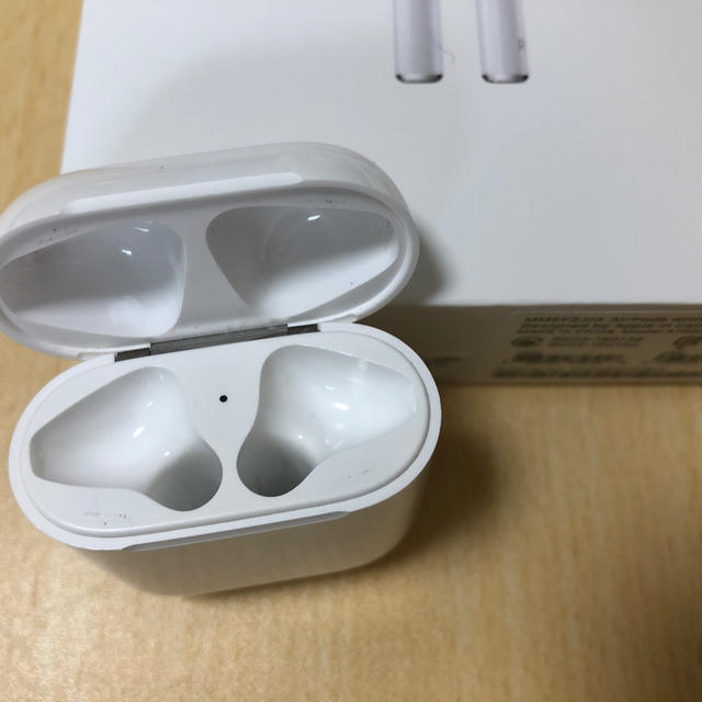 Apple(アップル)のAirPods スマホ/家電/カメラのオーディオ機器(ヘッドフォン/イヤフォン)の商品写真