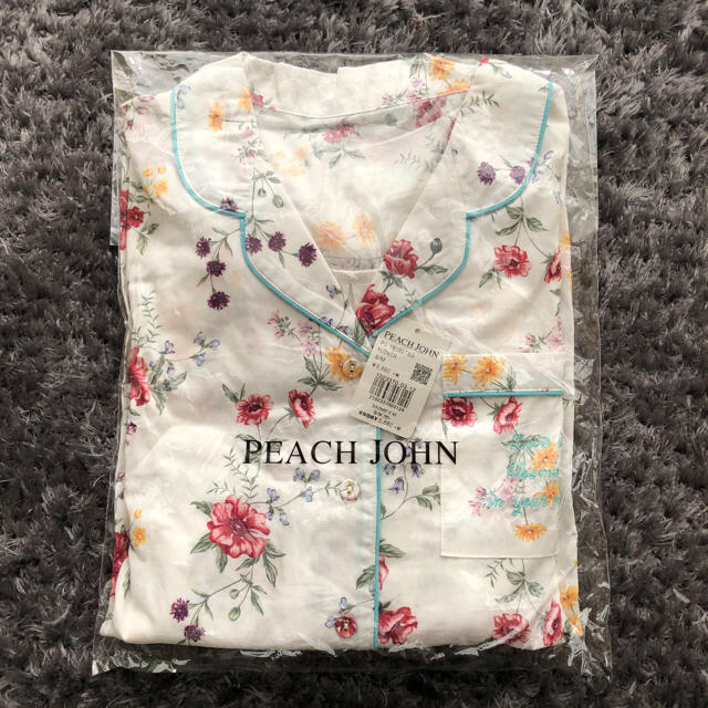 PEACH JOHN(ピーチジョン)の新品未開封 ピーチジョン パジャマ 花柄 レディースのルームウェア/パジャマ(パジャマ)の商品写真