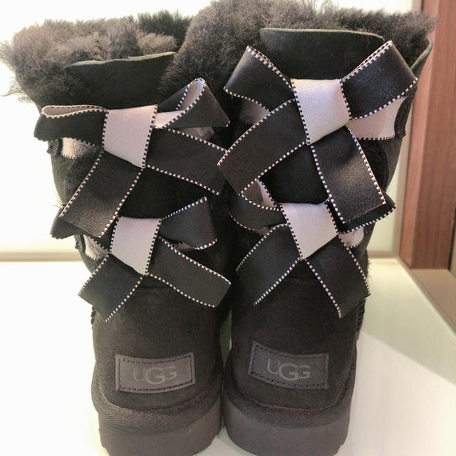 靴/シューズUGG 新品 ムートン ブーツ リボン