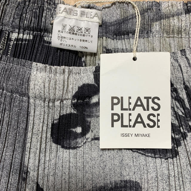 PLEATS PLEASE ISSEY MIYAKE(プリーツプリーズイッセイミヤケ)の新品未使用　プリーツプリーズ　ロングスカート レディースのスカート(ロングスカート)の商品写真