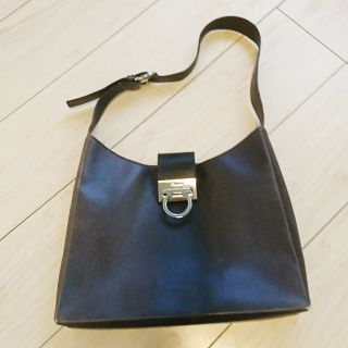サルヴァトーレフェラガモ(Salvatore Ferragamo)の【みるみー様ご専用】フェラガモワンショルダーバッグ&イヴ・サンローランパンプス(ショルダーバッグ)