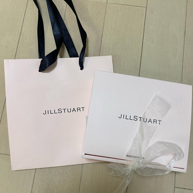 JILLSTUART(ジルスチュアート)のJILLSTUARTの紙袋とギフトボックス インテリア/住まい/日用品のオフィス用品(ラッピング/包装)の商品写真