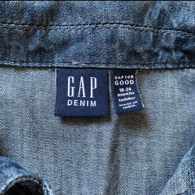 GAP(ギャップ)のGAP ベビー デニムワンピース キッズ/ベビー/マタニティのベビー服(~85cm)(ワンピース)の商品写真