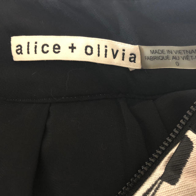 Alice+Olivia(アリスアンドオリビア)のアリスオリビア   リップスカート  レディースのスカート(ミニスカート)の商品写真