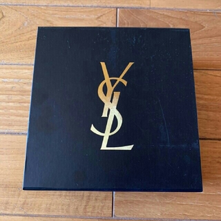 イヴサンローランボーテ(Yves Saint Laurent Beaute)のイブサンローラン　ギフトボックス(その他)