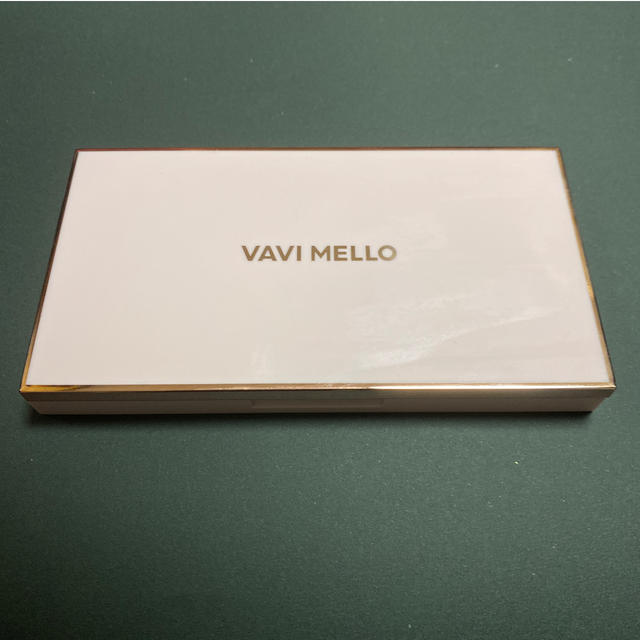 dholic(ディーホリック)のVAVI MELLO バビメロ　バレンタインボックス3 アイシャドウパレット コスメ/美容のベースメイク/化粧品(アイシャドウ)の商品写真