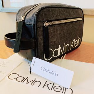 カルバンクライン(Calvin Klein)の★Calvin Klein 収納たっぷりのメンズ軽量型ビッグロゴセカンドバッグ(セカンドバッグ/クラッチバッグ)