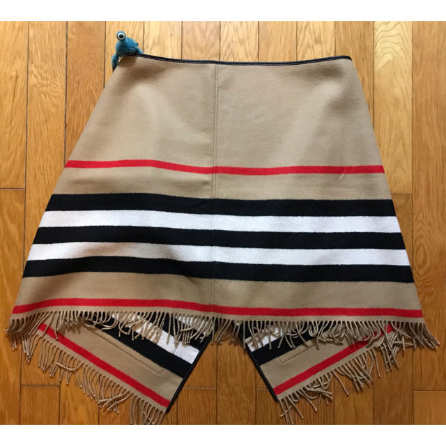 BURBERRY(バーバリー)の【新品】Burberry アイコンストライプ ウールカシミア ジャカードケープ レディースのジャケット/アウター(ポンチョ)の商品写真