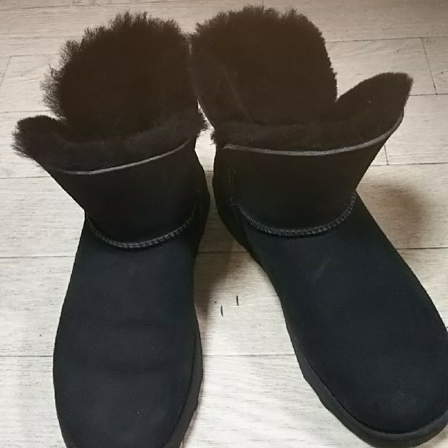 UGG(アグ)のだっちゅ様専用UGG ブラック ムートンショートブーツ レディースの靴/シューズ(ブーツ)の商品写真