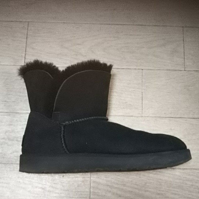 UGG(アグ)のだっちゅ様専用UGG ブラック ムートンショートブーツ レディースの靴/シューズ(ブーツ)の商品写真