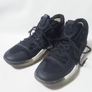 ナイキ(NIKE)の
希少限定!ナイキカイリー高級スニーカー人気黒白!即完売入手困難！


(スニーカー)