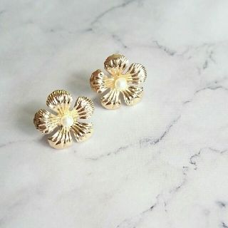 ゴールド フラワー ピアス(ピアス)