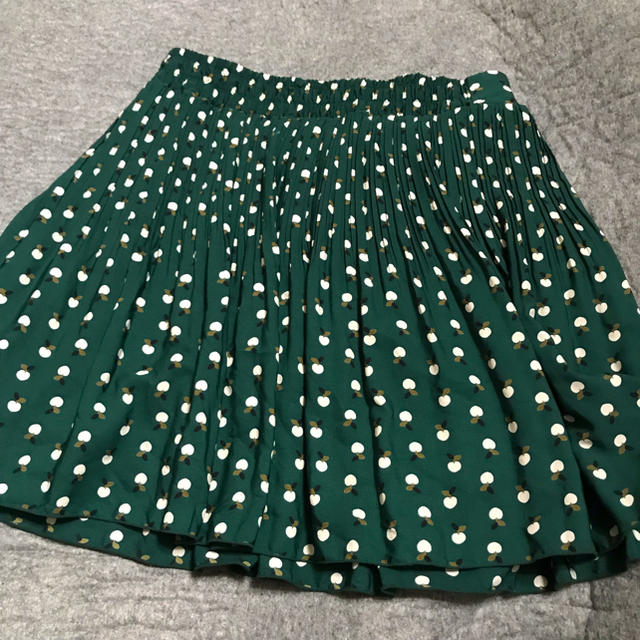 しまむら(シマムラ)のしまむら 青リンゴ柄のレトロなスカート レディースのスカート(ミニスカート)の商品写真