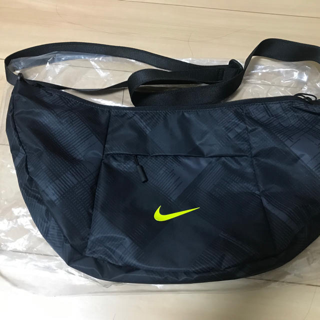 NIKE(ナイキ)のNIKE ショルダーバッグ メンズのバッグ(ショルダーバッグ)の商品写真