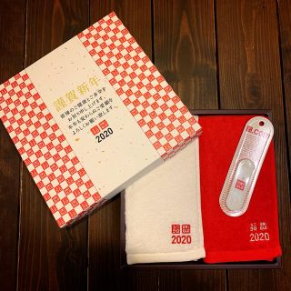 ユニクロ(UNIQLO)のUNIQLO 紅白タオル & スマホバックフック　2点セット(タオル/バス用品)