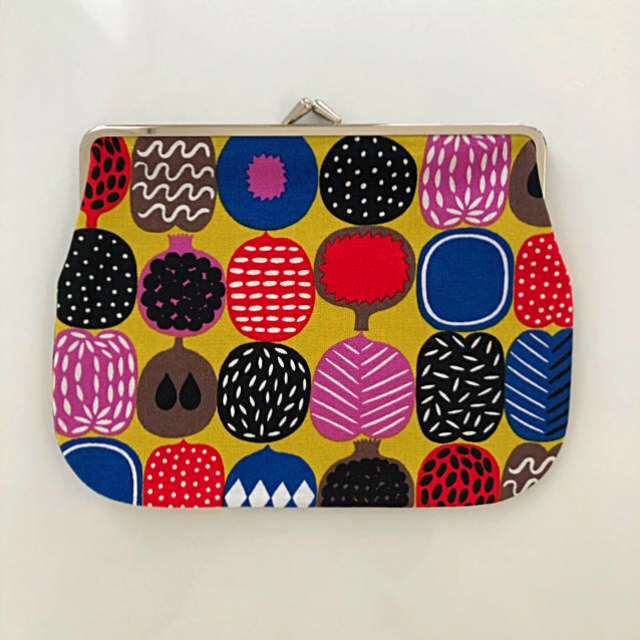 marimekko(マリメッコ)の【限定】マリメッコ marimekko がま口ポーチ コンポッティ柄🍅🧅🍎 レディースのファッション小物(ポーチ)の商品写真