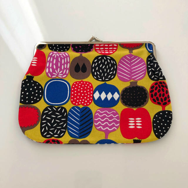 marimekko(マリメッコ)の【限定】マリメッコ marimekko がま口ポーチ コンポッティ柄🍅🧅🍎 レディースのファッション小物(ポーチ)の商品写真